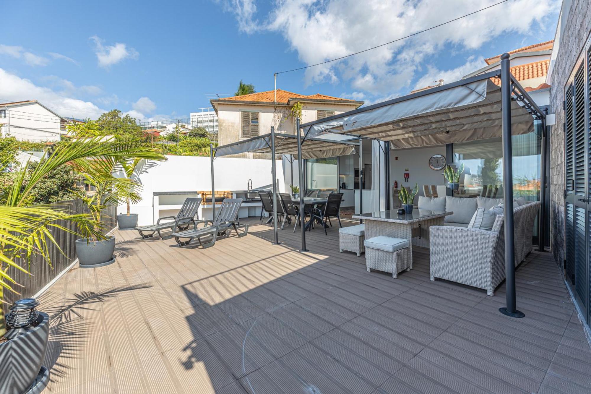 Flowers Island House 5 *